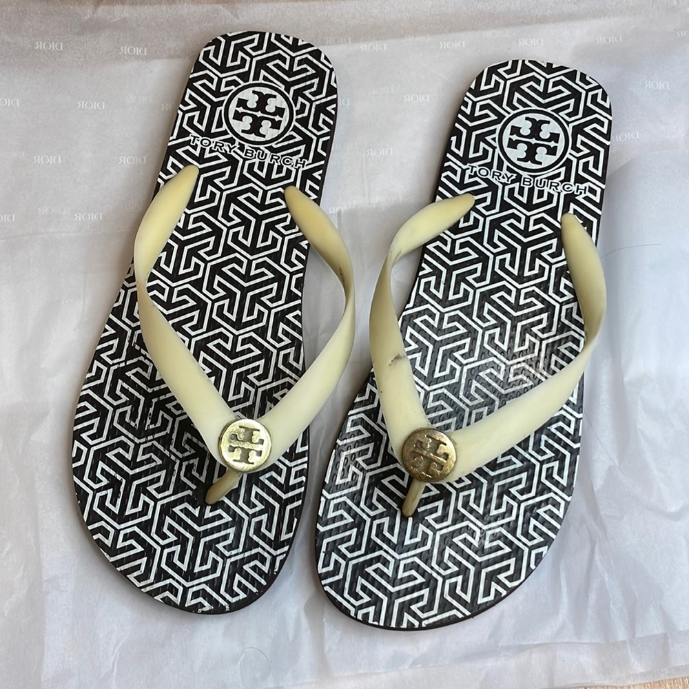 Tory Burch Flip Flops Size 9 in Brown